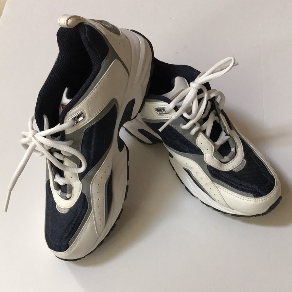 Women’s Reebok Sneakers Size 7 1/2 EUC